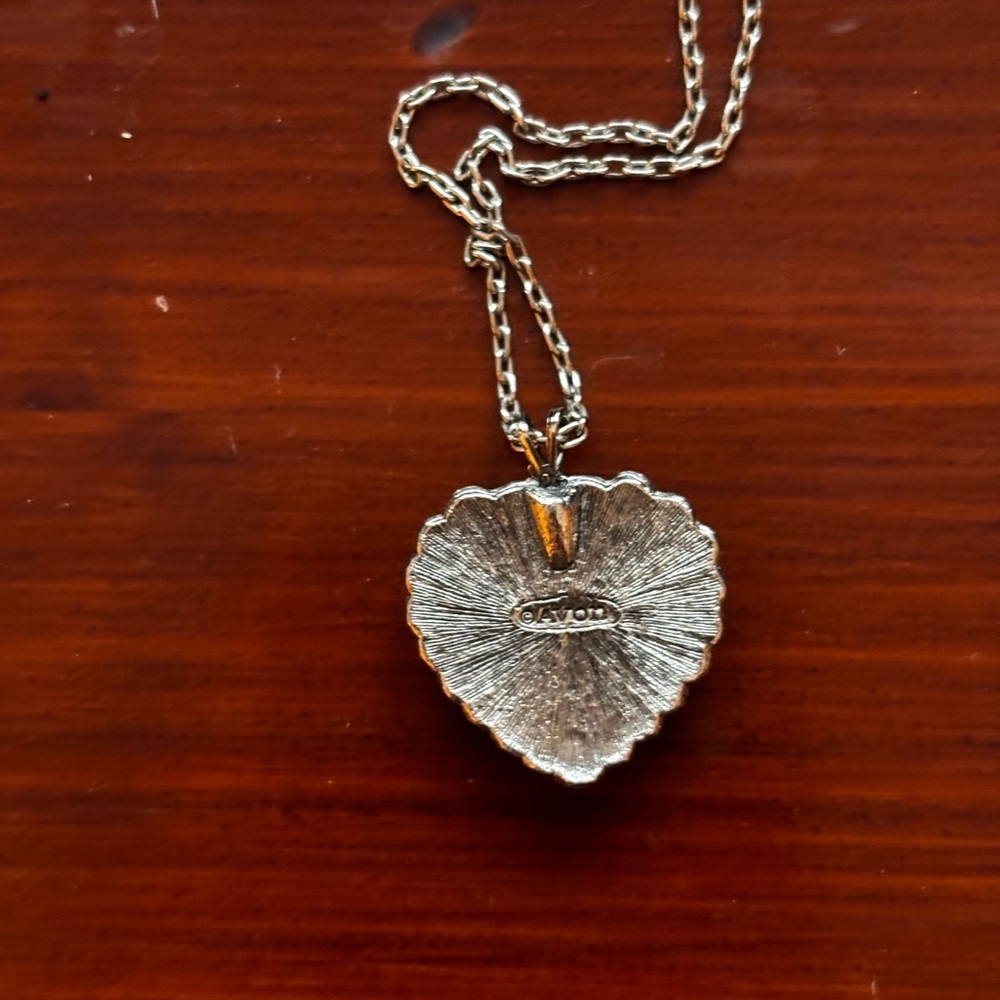 Avon Silver-Tone Heart Necklace with Mother-of-Pearl Center - Picture 3 of 3